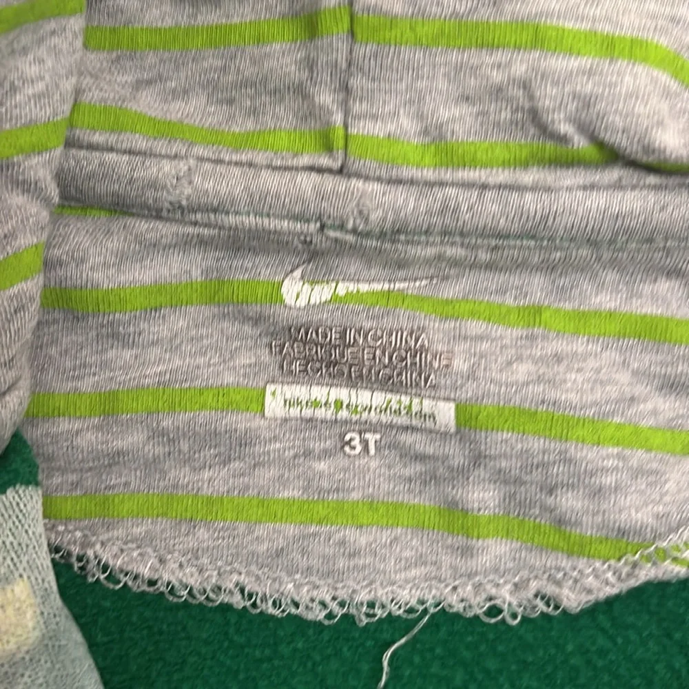 vintage look Nike hooded sweatshirt 3T